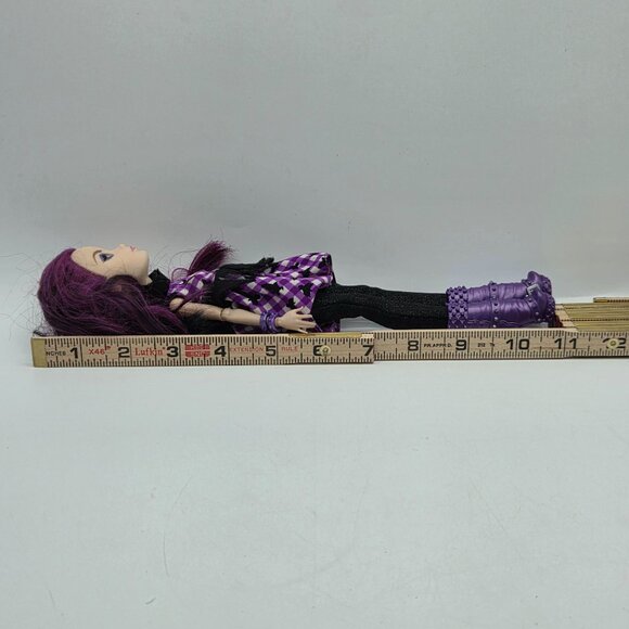 Ever After High Raven Queen Enchanted Picnic Fashion Doll by Mattel - Picture 4 of 6
